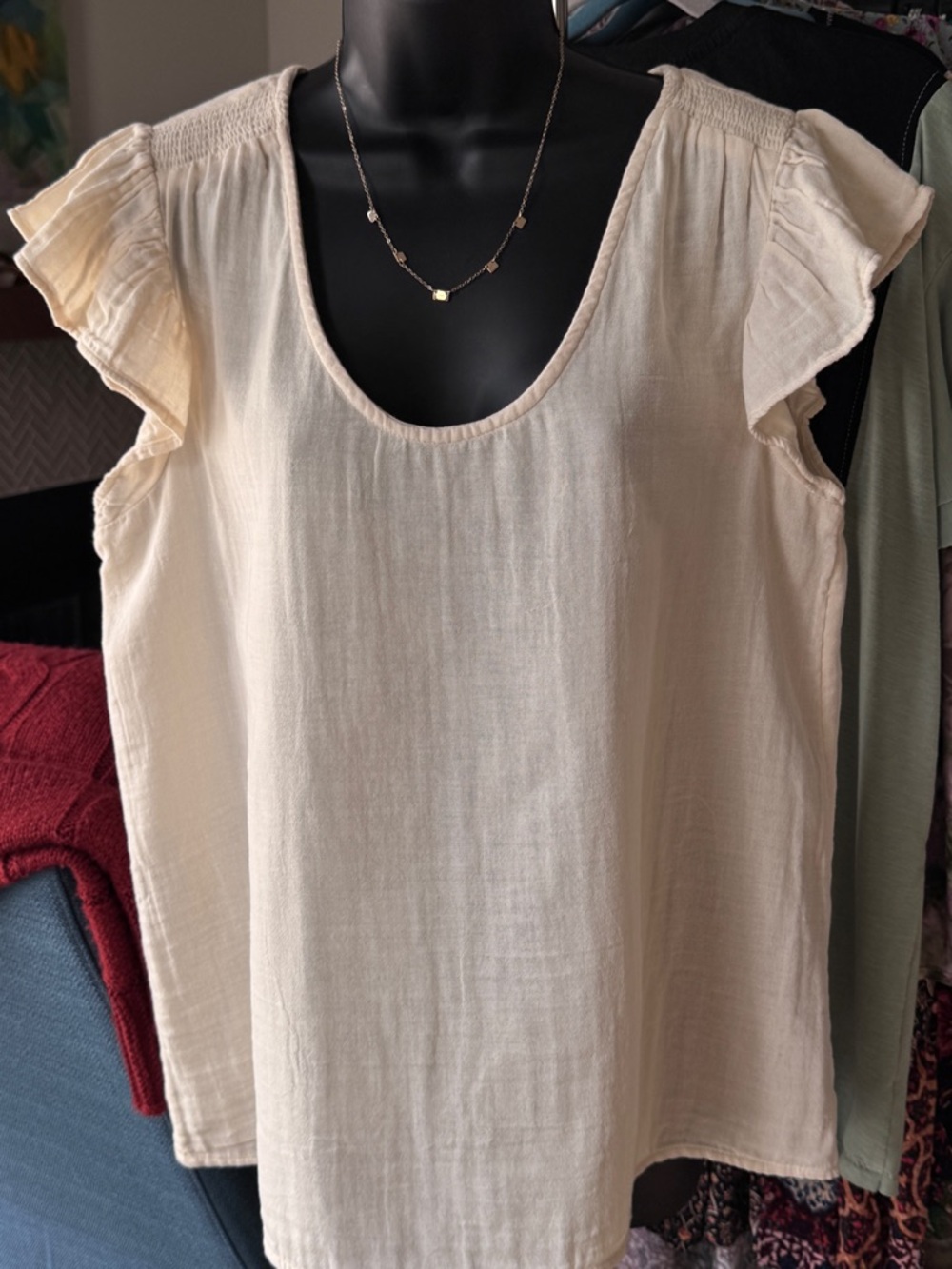 Wonderly Cream Flutter Sleeve Scoop Neck Top Size Large